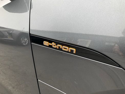 Used 2019 Audi e-tron Prestige w/ Prestige Package image 77