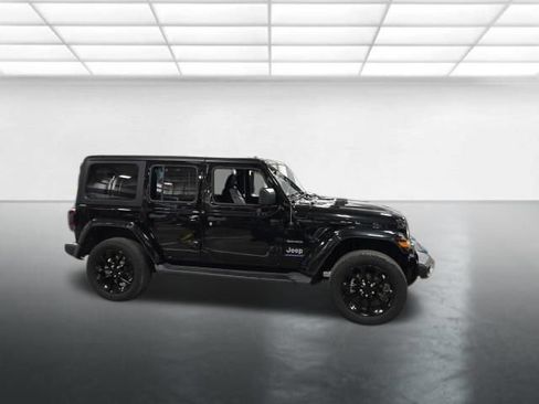 Used 2023 Jeep Wrangler Unlimited Sahara w/ Cold Weather Group AWD/4WD image 3