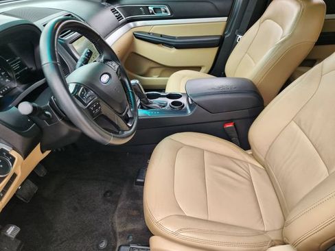 Used 2017 Ford Explorer XLT w/ Equipment Group 202A FWD image 9
