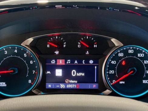 Used 2023 Chevrolet Traverse RS FWD image 11