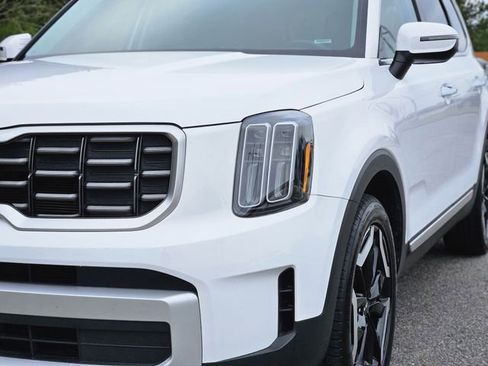 Used 2025 Kia Telluride S FWD image 9