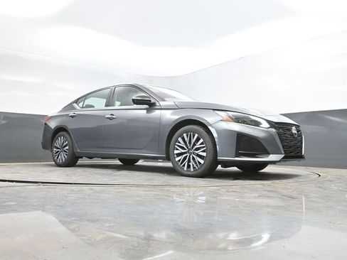 Used 2024 Nissan Altima 2.5 SV AWD/4WD image 43