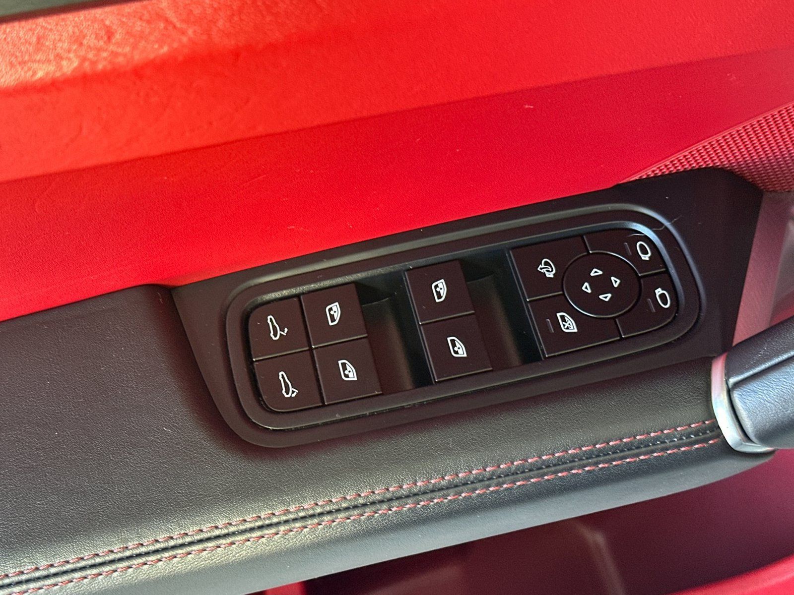 Certified 2022 Porsche Cayenne Turbo AWD/4WD image 13