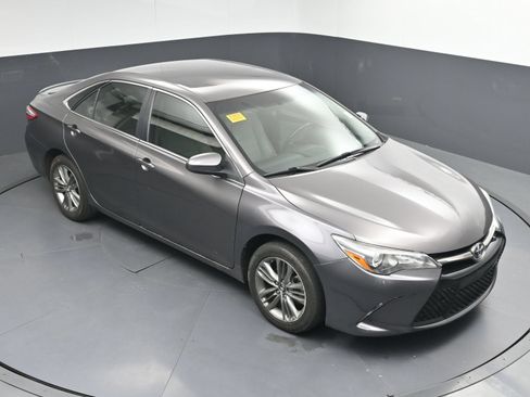 Used 2017 Toyota Camry SE FWD image 34