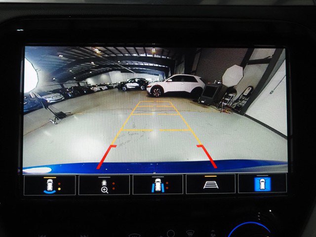Used 2020 Chevrolet Bolt Premier w/ Infotainment Package FWD image 26