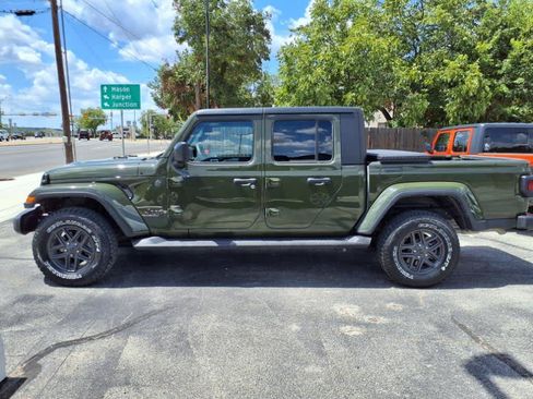 Used 2024 Jeep Gladiator Sport AWD/4WD image 18