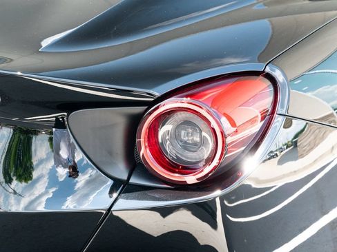 Used 2019 Ferrari Portofino RWD image 14