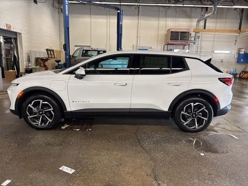 New 2026 Chevrolet Equinox EV LT FWD image 3