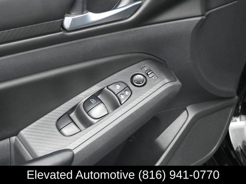 Used 2022 Nissan Altima 2.5 S FWD image 16