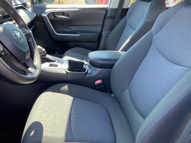 Used 2025 Toyota RAV4 XLE AWD/4WD image 5