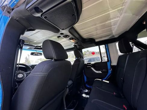 Used 2015 Jeep Wrangler Unlimited Sahara w/ Connectivity Group AWD/4WD image 29
