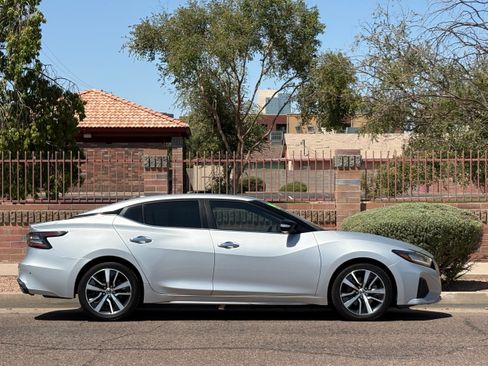 Used 2019 Nissan Maxima 3.5 SV w/ Floor Mat Group FWD image 9