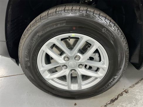 New 2025 Jeep Grand Cherokee L Laredo w/ Luxury Tech Group I image 23