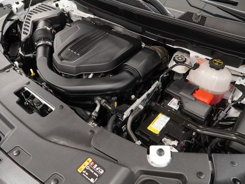 Used 2024 Chevrolet Traverse LT w/ Trailering Package FWD image 43