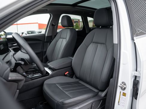 Certified 2025 Audi Q5 Premium w/ Convenience Package image 10