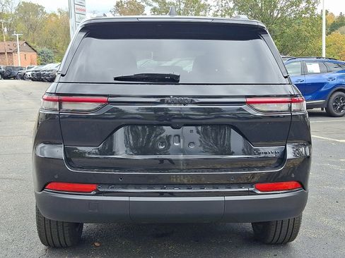 New 2025 Jeep Grand Cherokee Limited w/ Black Appearance Package image 5