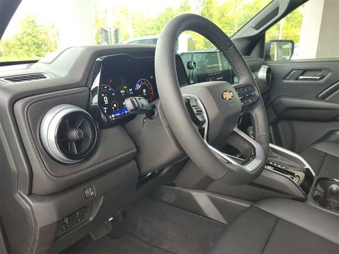 New 2024 Chevrolet Colorado LT w/ LT Convenience Package III image 10