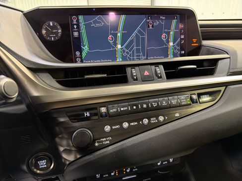 Used 2019 Lexus ES 350 w/ Ultra Luxury Package image 19