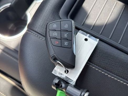 Used 2023 Chevrolet Suburban Premier image 33