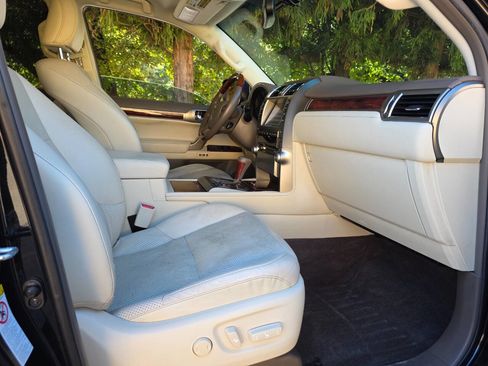 Used 2013 Lexus GX 460 image 37