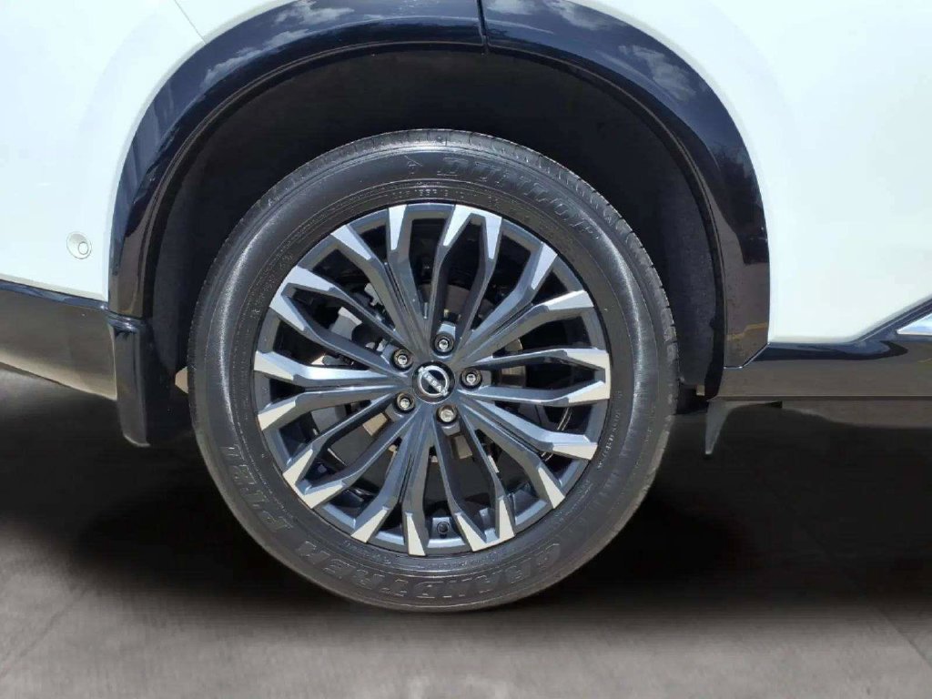 Certified 2025 Nissan Rogue Platinum FWD image 21