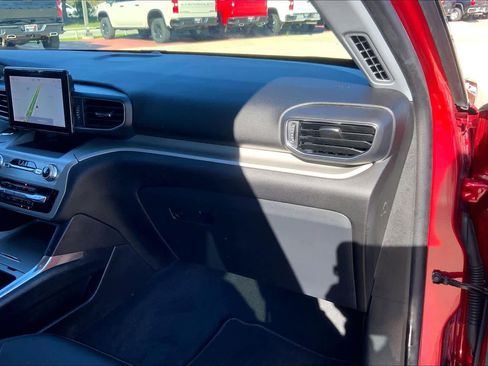 Used 2022 Ford Explorer XLT w/ Equipment Group 202A image 17