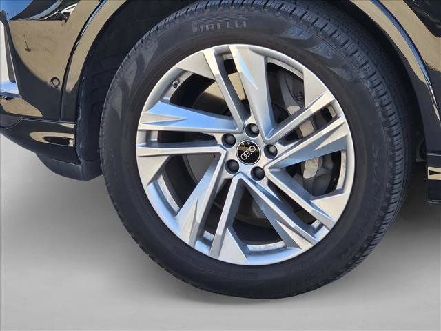 Certified 2023 Audi Q7 2.0T Premium w/ Convenience Package AWD/4WD image 9