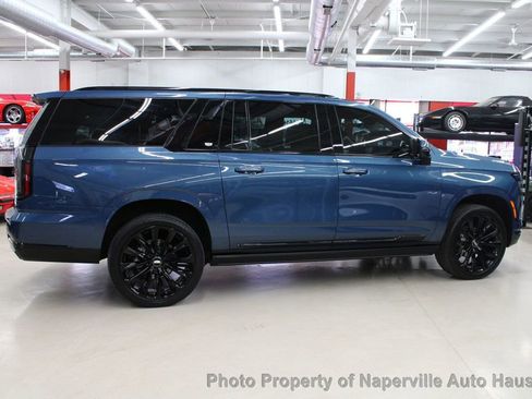 Used 2025 Cadillac Escalade ESV Sport Platinum w/ LPO, ONYX Package image 8