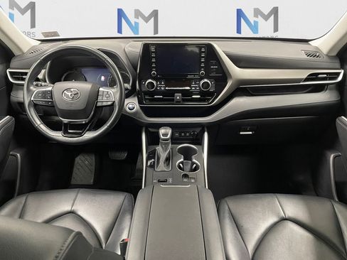 Used 2021 Toyota Highlander XLE image 8