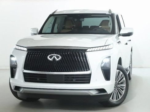 Used 2025 INFINITI QX80 Sensory AWD/4WD image 3
