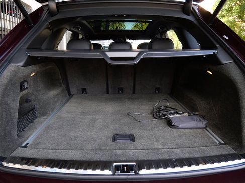 Used 2022 Bentley Bentayga image 24