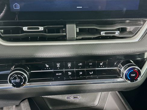 Used 2025 Chevrolet Equinox LT image 24