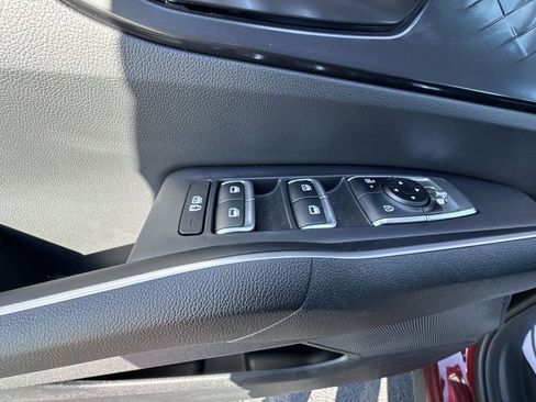 Used 2025 Kia Sorento LX FWD image 13