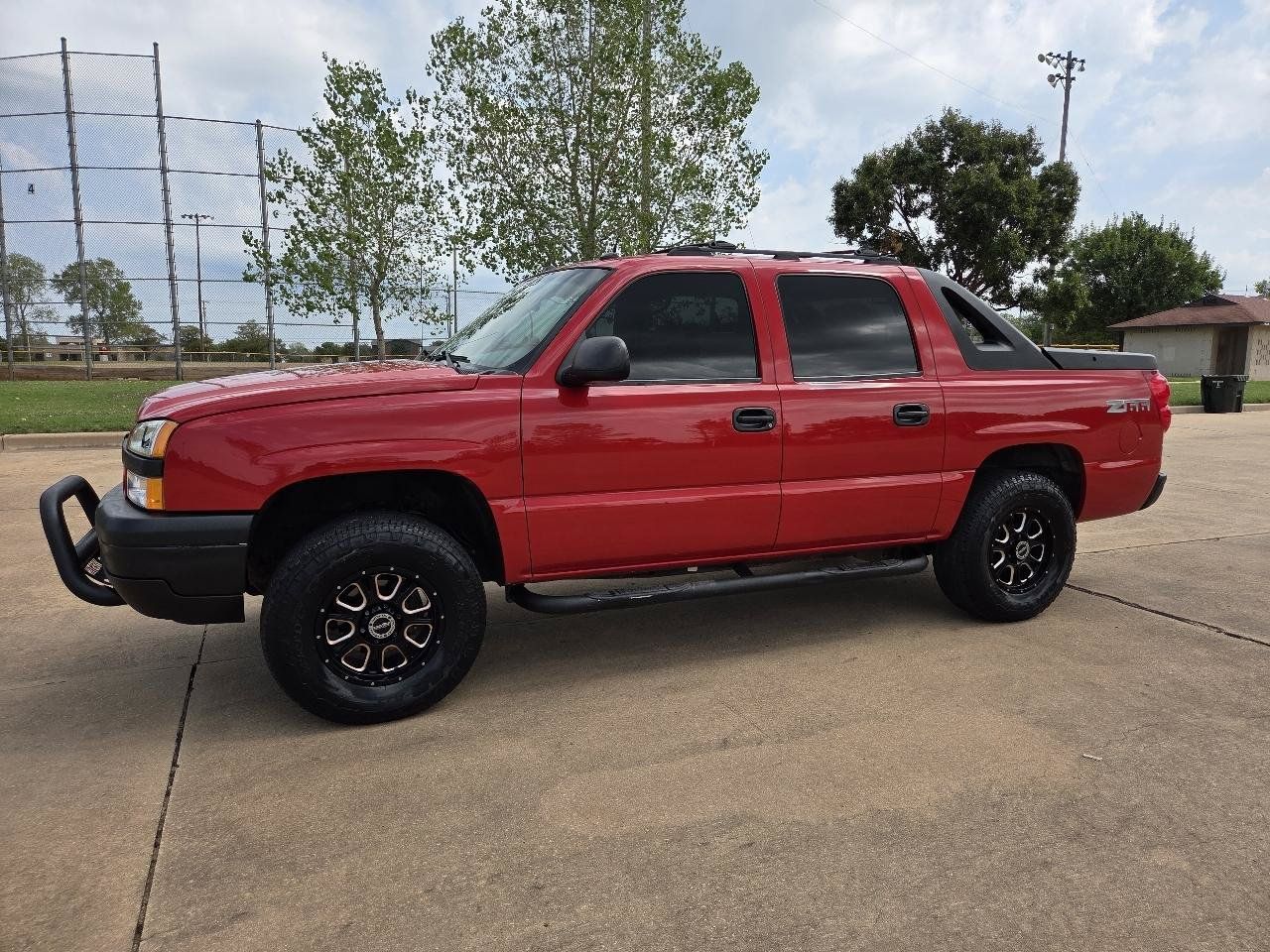 Used 2004 Chevrolet Avalanche Z66 RWD image 2