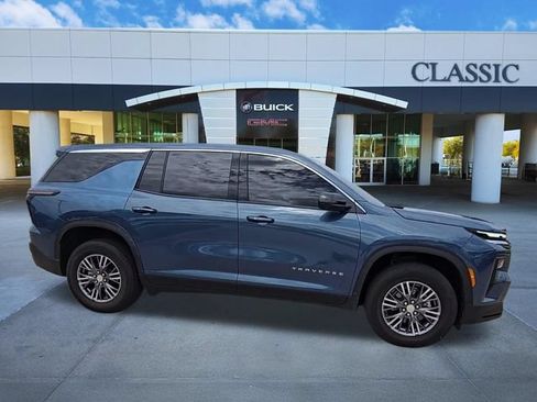Used 2024 Chevrolet Traverse LS FWD image 9