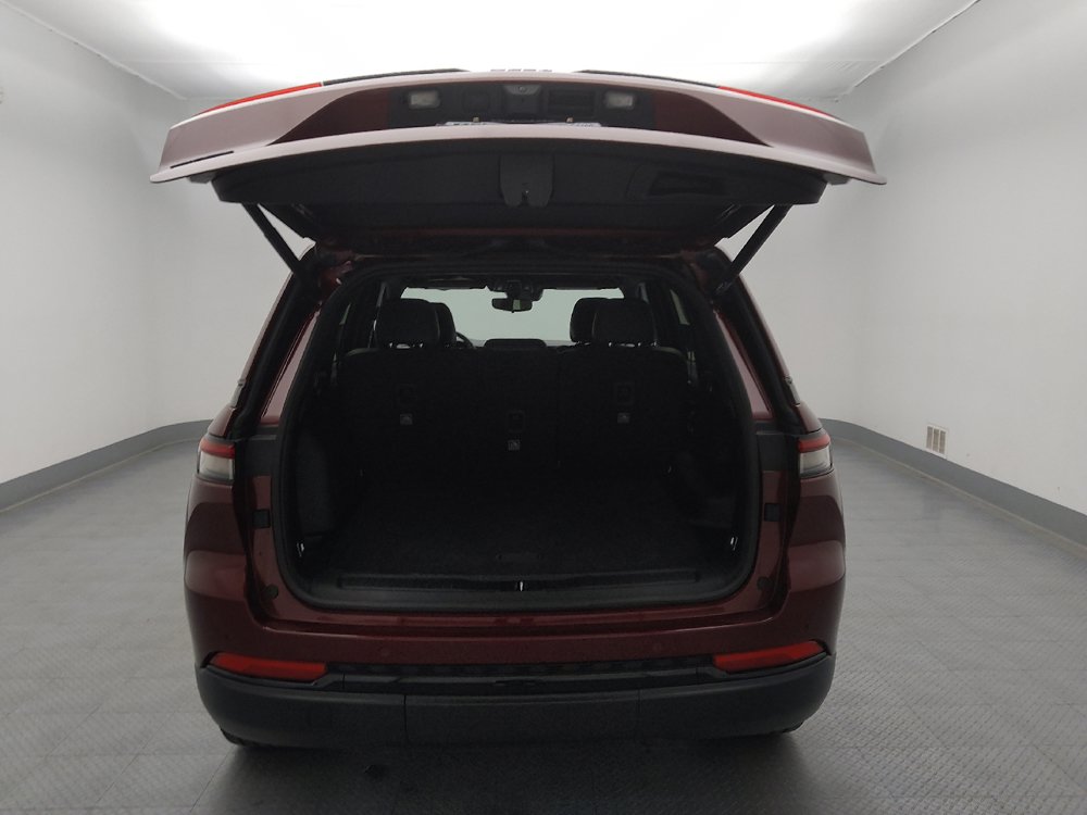 Used 2023 Jeep Grand Cherokee Altitude AWD/4WD image 29