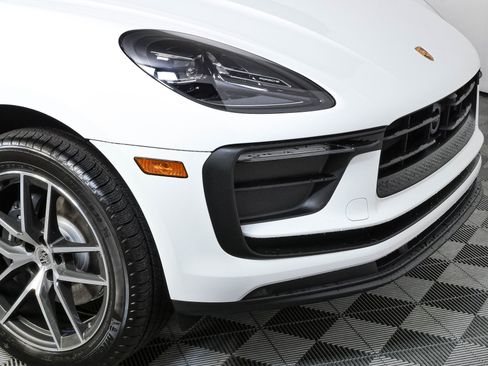 New 2026 Porsche Macan AWD/4WD image 37