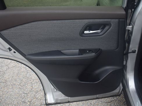 Used 2023 Nissan Rogue SV FWD image 41