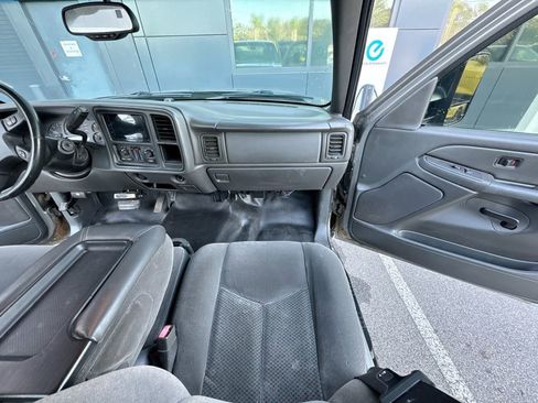 Used 2006 Chevrolet Silverado 2500 LT w/ Heavy-Duty Power Package image 15