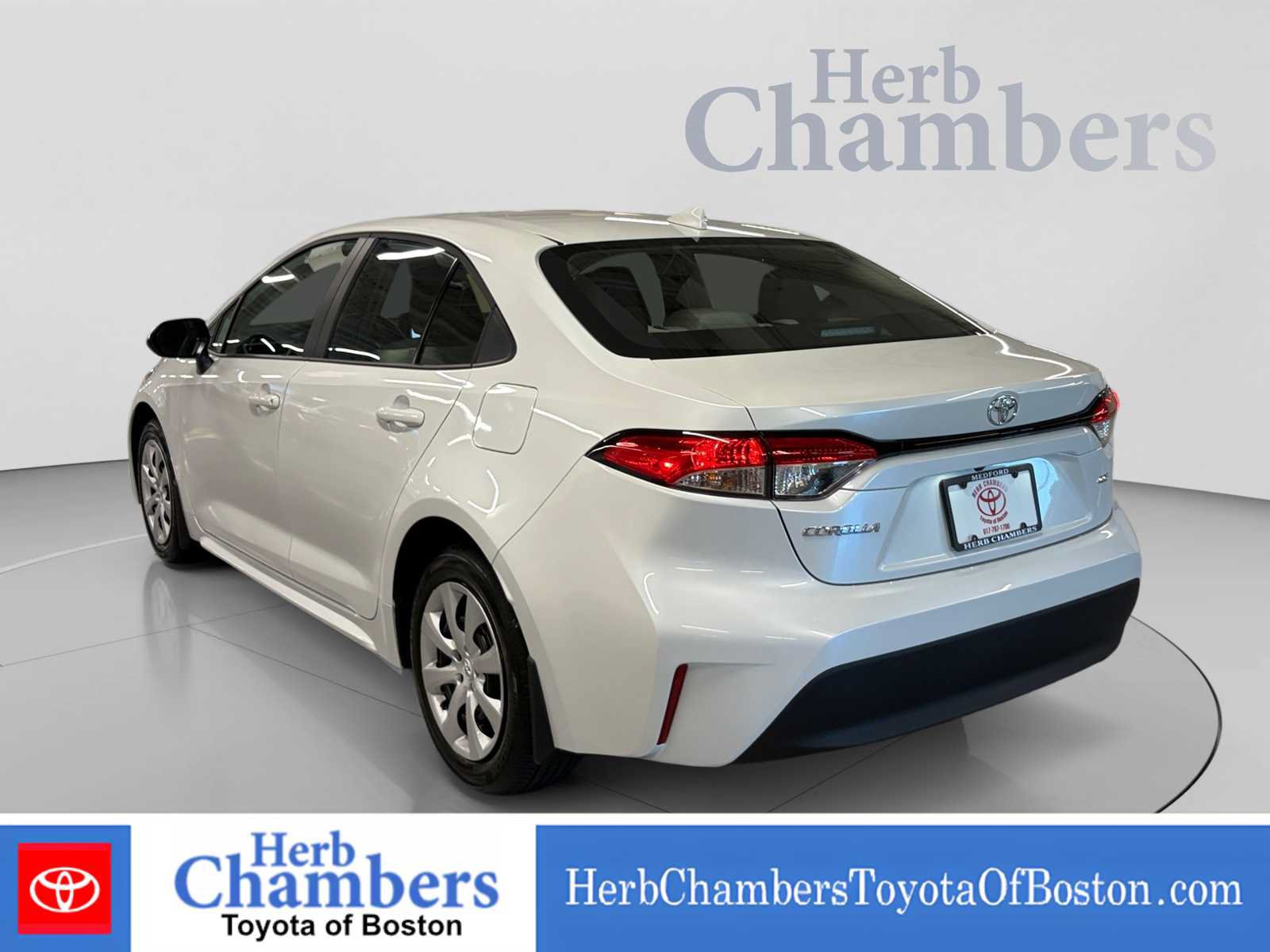 Used 2026 Toyota Corolla LE FWD image 3