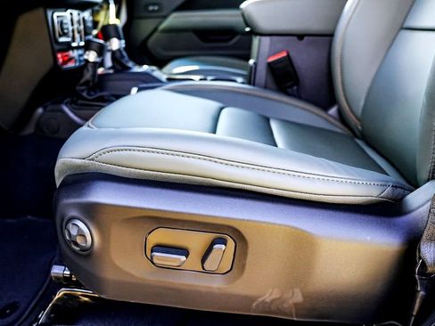 New 2025 Jeep Gladiator Mojave w/ Convenience Group image 25