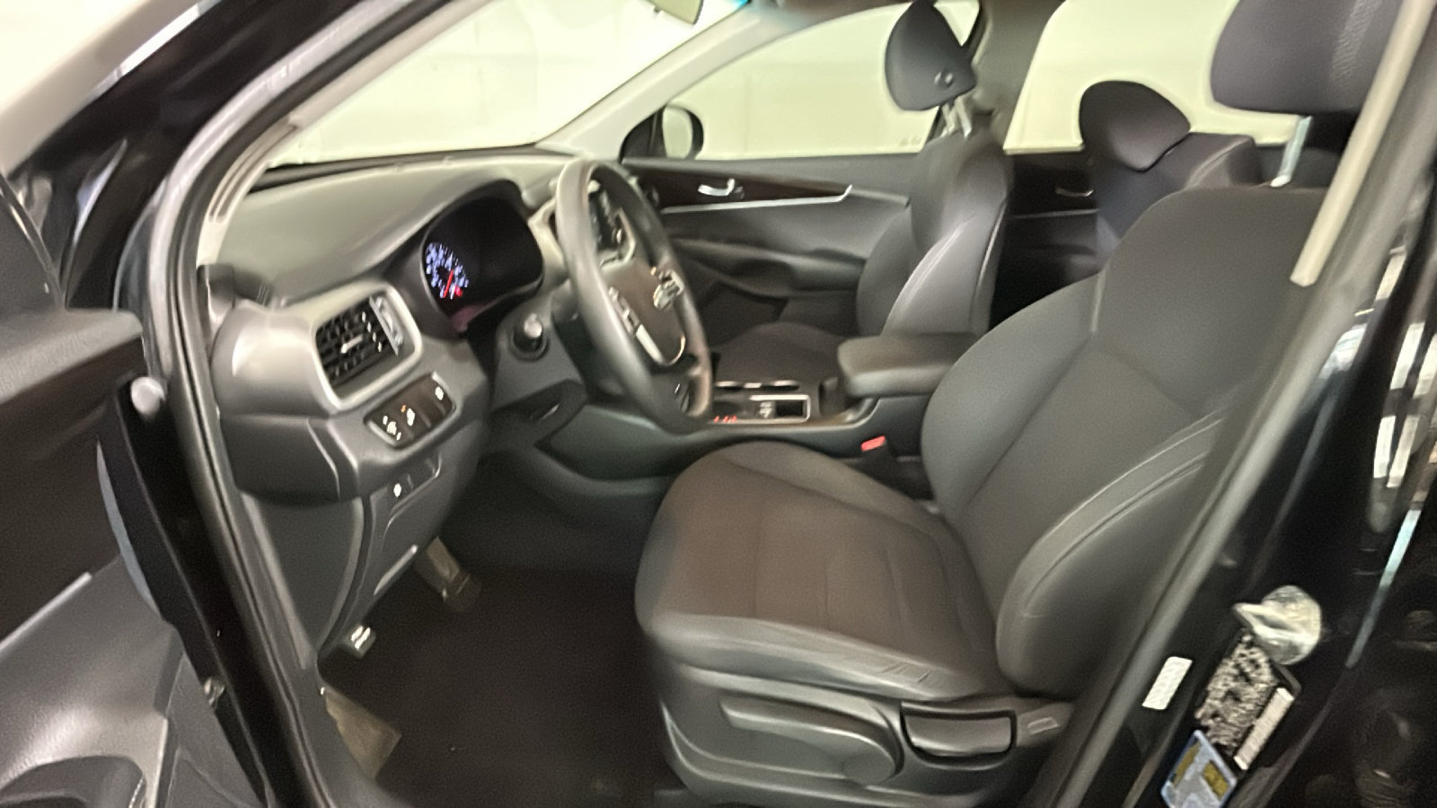 Used 2020 Kia Sorento LX AWD/4WD image 13