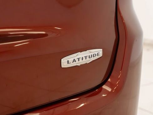 Used 2022 Jeep Compass Latitude FWD image 11