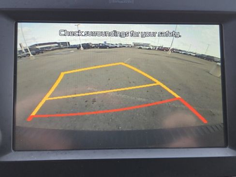 Used 2017 Kia Sedona LX w/ LX Essentials Premium Package image 5