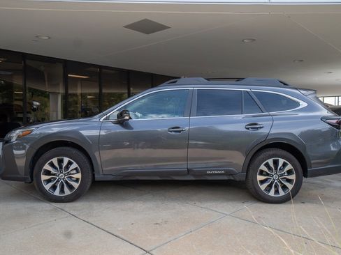 Used 2025 Subaru Outback Limited image 4