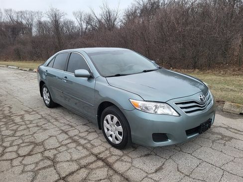 Used 2010 Toyota Camry LE image 5