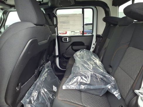 New 2026 Jeep Gladiator Mojave image 16