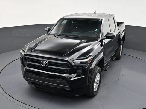 Used 2025 Toyota Tacoma SR AWD/4WD image 19