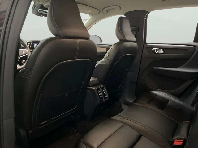 Used 2023 Volvo XC40 B4 Core w/ Convenience Package FWD image 62