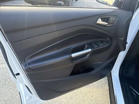 Used 2019 Ford Escape SEL image 21